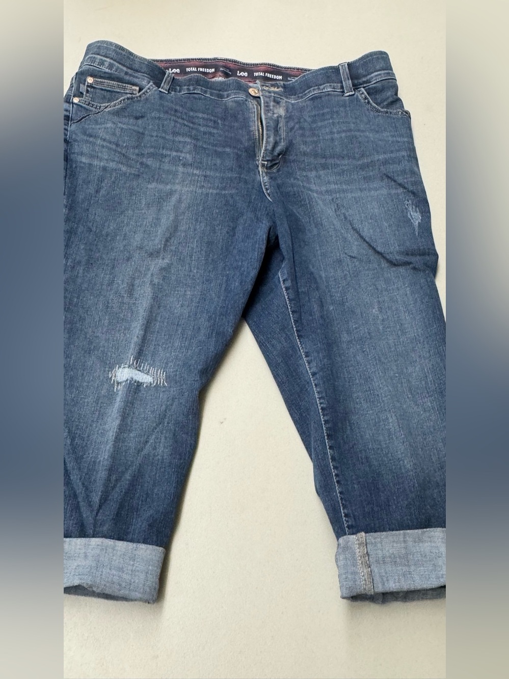 Lee Women's Plus Size Blue Distressed Rolled Cuff Cropped Capri Denim Jeans 18W